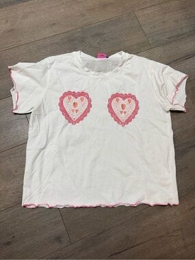 QUEEN OF SPARKLES White Tee with Pink Heart Lace Motifs